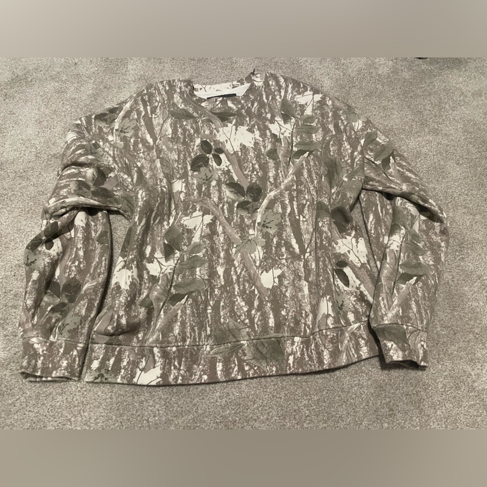 ABERCROMBIE unisex essentials crew sweatshirt white camo- Large